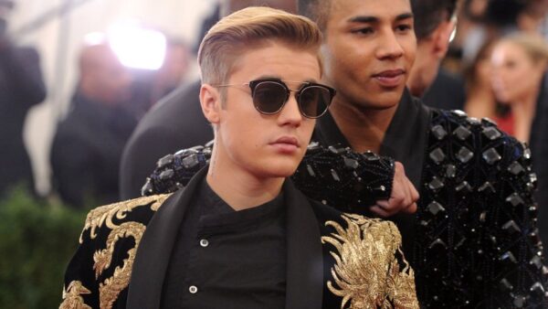LOL! Ο Justin Bieber πέταξε τεράστια σπόντα για τους celebrity που πήγαν στο Met Gala