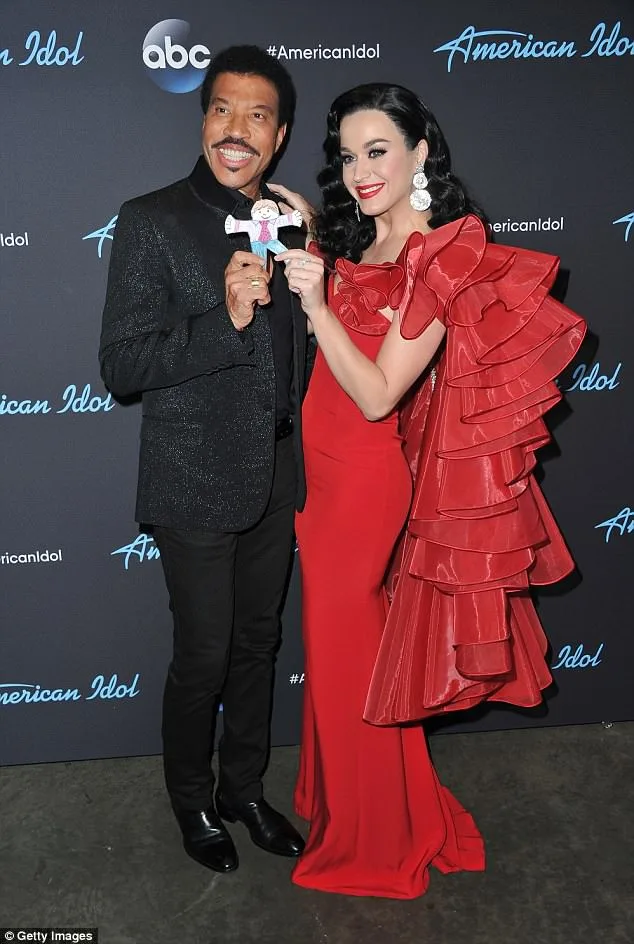 Katy Perry επέστρεψε στο κλασικό της look