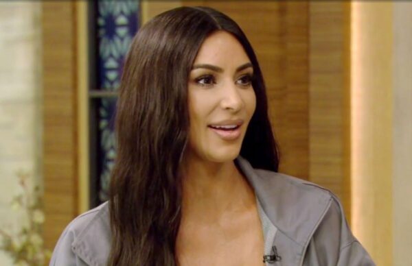 Τι έκανε την Kim Kardashian να βγάλει τις πρώτες της άσπρες τρίχες;