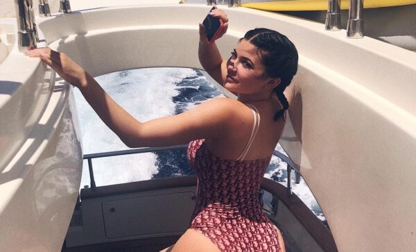 Πόσο κοστίζει 1 post της Kylie Jenner στο Instagram; 😲 Δες το αστρονομικό ποσό!