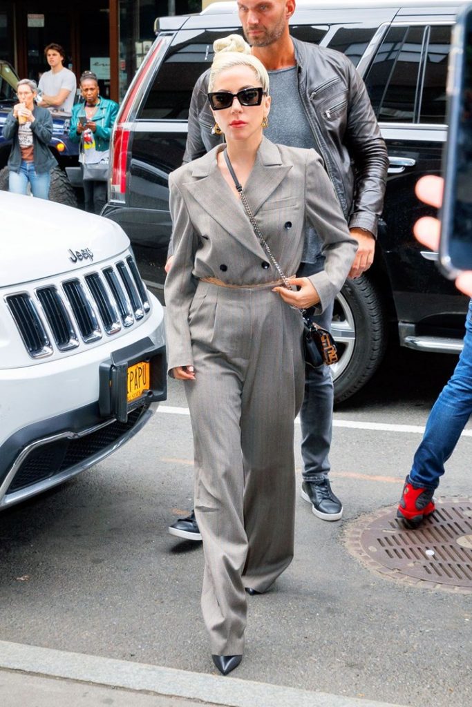 Η Lady Gaga άλλαξε 12 φορές ρούχα