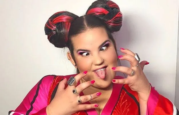 νικήτρια της Eurovision, Netta, να χορεύει το Fuego