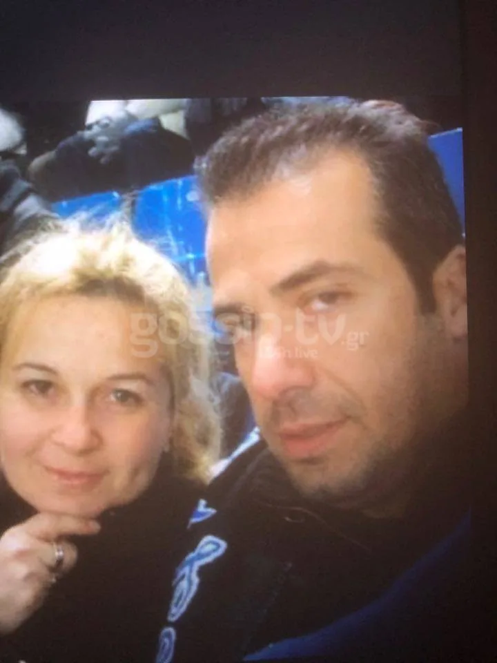 Ο Νίκος από το Power of Love σε νεαρή ηλικία μαζί με μια γυναίκα.