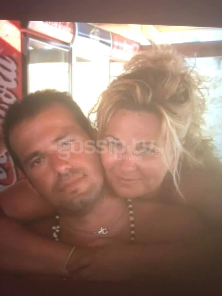 Ο Νίκος από το Power of Love σε παλαιότερη φωτογραφία με μια γυναίκα.