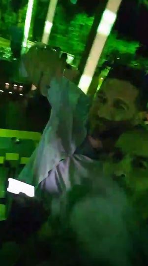 Ο Πάνος Ιωαννίδης σε βραδινή έξοδο με παίκτες του MasterChef.