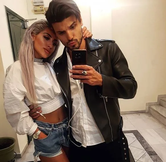 Παίκτες του Game of Love σε selfie