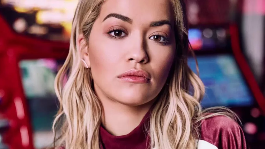 Η Rita Ora είχε σχέσεις με άνδρες και με γυναίκες