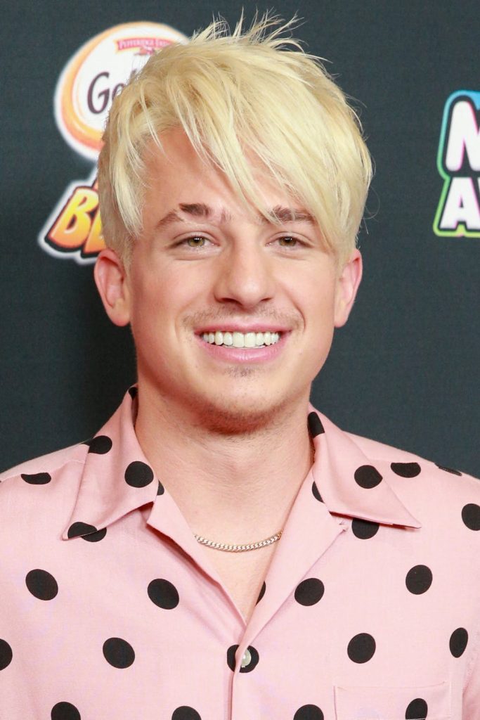 Ο Charlie Puth γίνεται ξανθός