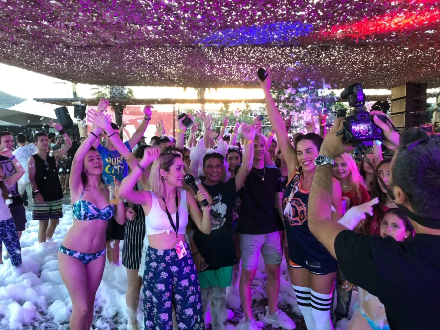 όσα έγιναν στο πιο AWESOME FOAM PARTY από το WOAH