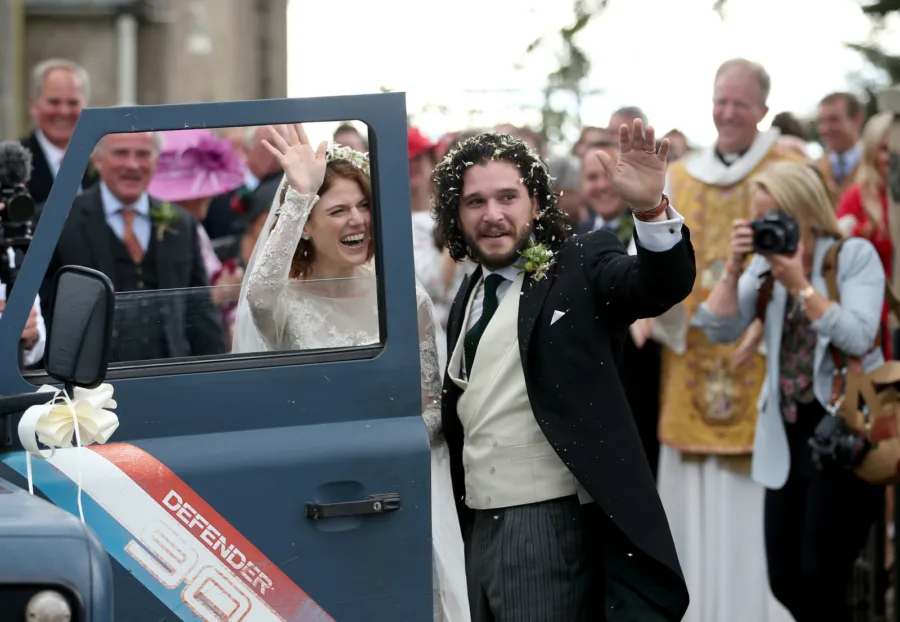 Kit Harington και η Rose Leslie παντρεύτηκαν