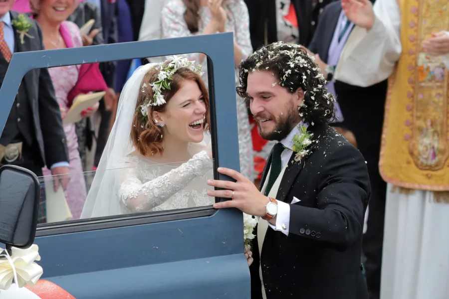 Kit Harington και η Rose Leslie παντρεύτηκαν