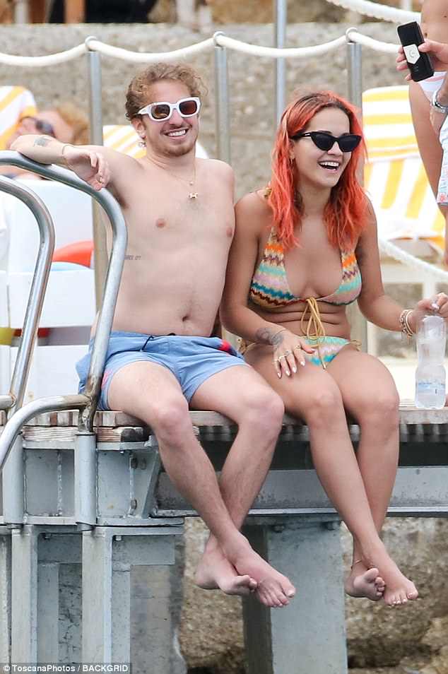 σύντροφος της Rita Ora είναι ποδολάγνος