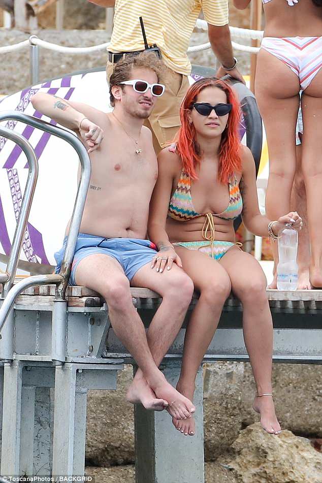 σύντροφος της Rita Ora είναι ποδολάγνος