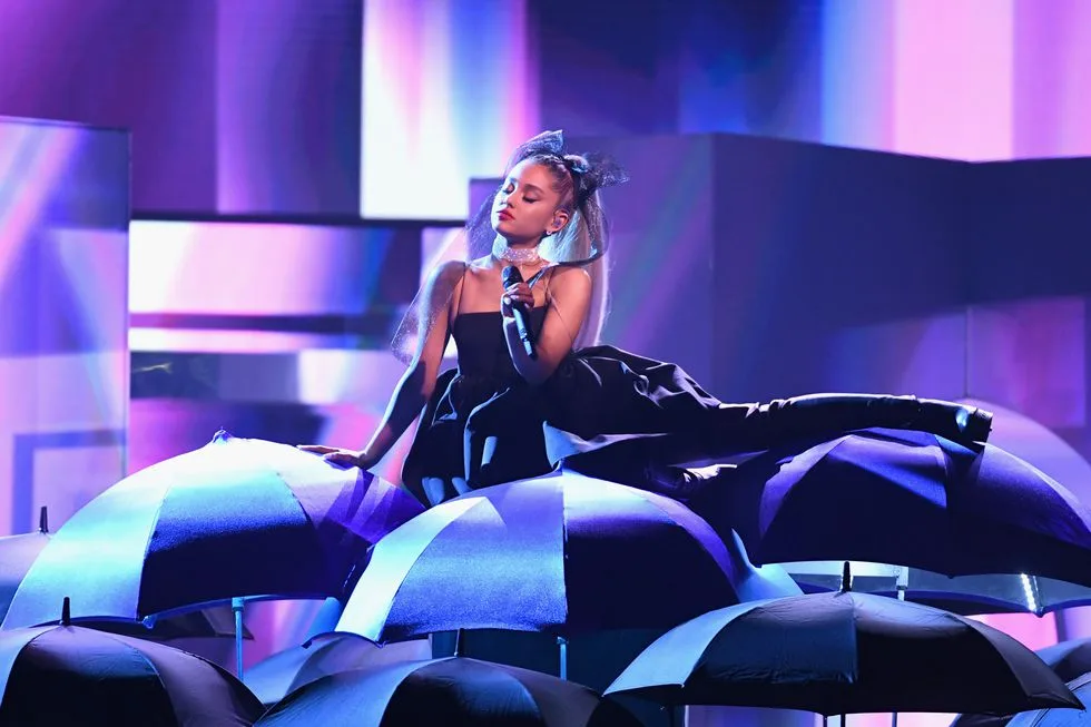 χρονικό της σχέσης της Ariana Grande