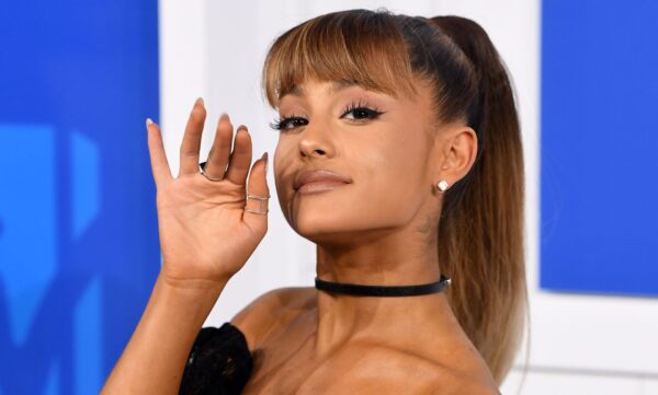 Η Ariana Grande απάντησε στις φήμες που λένε ότι είναι έγκυος!