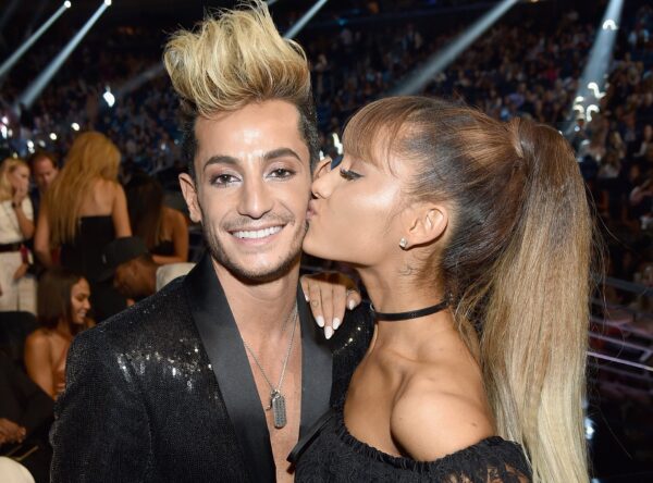 Η Ariana Grande έστειλε γράμμα στην LGBTQ κοινότητα: Μίλησε για το γκέι αδερφό της 🌈