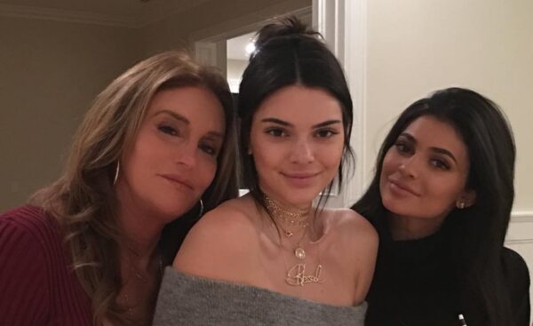 Η Kylie Jenner ευχήθηκε για την ημέρα του πατέρα στην Caitlyn Jenner και πολλοί πιστεύουν ότι ήταν ασεβής