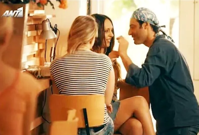 Η Κατερίνα από το Game of Love σε σκηνή από τη σειρά Ταμάμ.