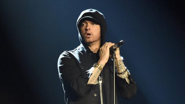 Πανικός σε συναυλία του Eminem με ήχους «πυροβολισμών»! – Οι θεατές νόμιζαν ότι δέχονται επίθεση