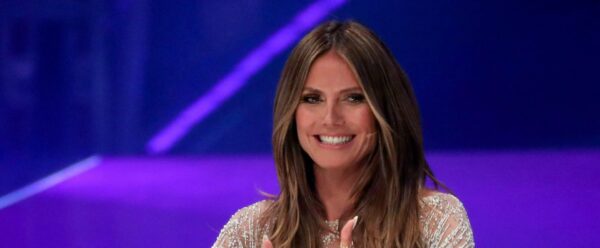 Η Heidi Klum εμφανίστηκε στον τελικό του Germany’s Next Top Model με δημιουργία της Celia Kritharioti