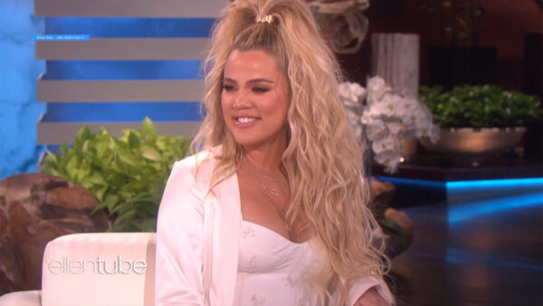 Η Khloe Kardashian την είπε σε φαν που υποστήριξε ότι είναι λάθος να μείνει με τον Tristan