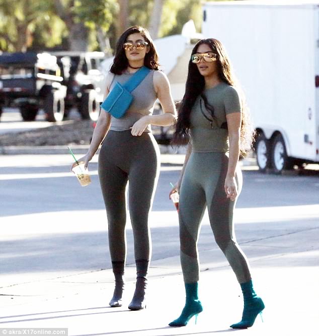Kim Kardashian και η Kylie Jenner είναι σαν δίδυμες