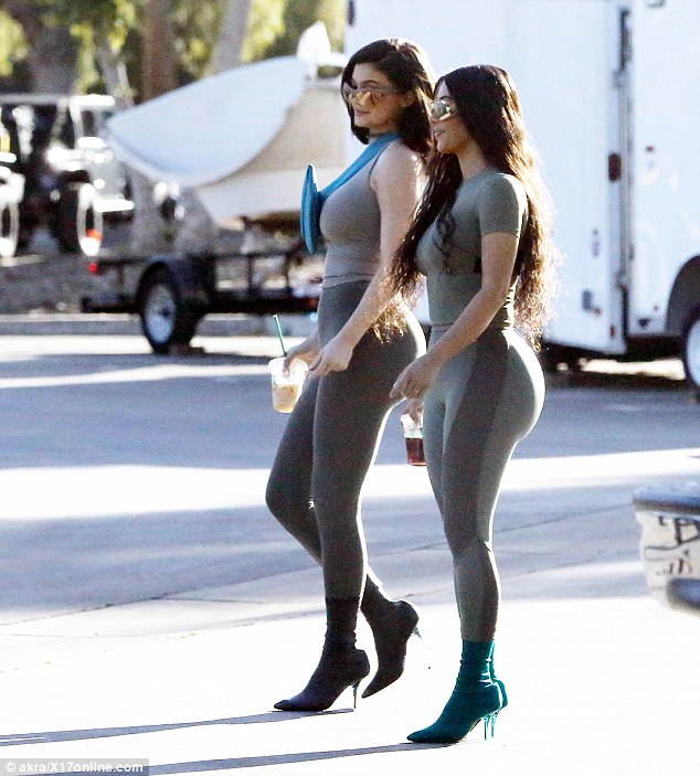 Kim Kardashian και η Kylie Jenner είναι σαν δίδυμες