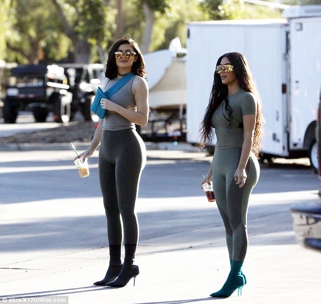 Kim Kardashian και η Kylie Jenner είναι σαν δίδυμες