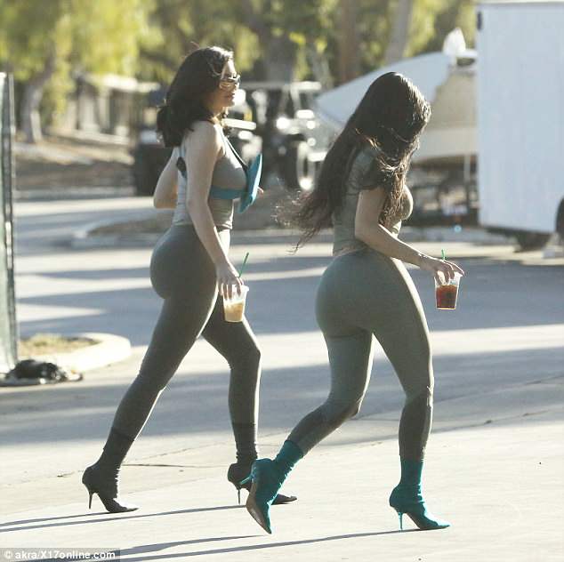 Kim Kardashian και η Kylie Jenner είναι σαν δίδυμες