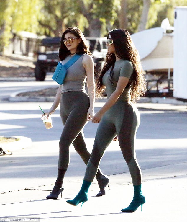 Kim Kardashian και η Kylie Jenner είναι σαν δίδυμες