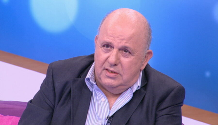 Ο Νίκος Μουρατίδης σε τηλεοπτική εκπομπή.