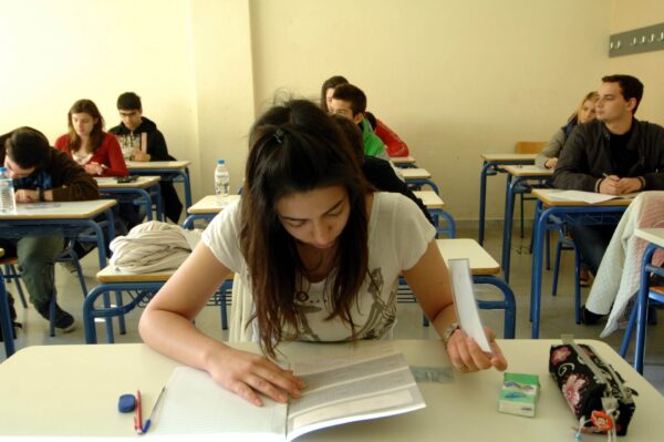 Πανελλήνιες 2018: Αυτές είναι οι απαντήσεις στα θέματα των Μαθηματικών!