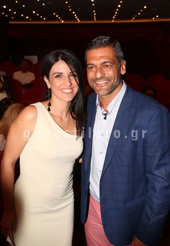 Ο Στέλιος Κρητικός με γυναίκα σε εκδήλωση