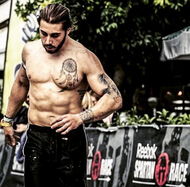 Ο Χαράλαμπος Νικολόπουλος σε αγώνα Reebok Spartan Race.