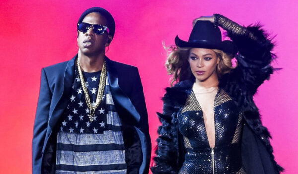 BINTEO: Η Beyonce “κόλλησε” στη σκηνή και την κατέβασαν με… σκάλα, μετά από συζήτηση!