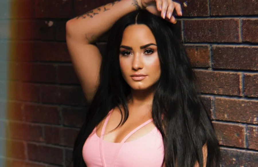 Demi Lovato έγινε ξανθιά