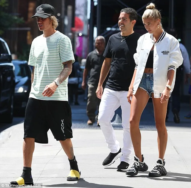τι είπε η Hailey Baldwin για το μουστάκι του Justin