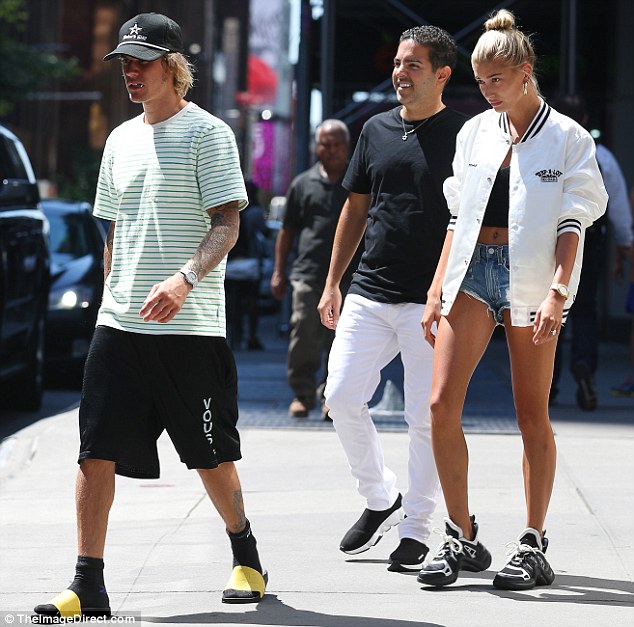τι είπε η Hailey Baldwin για το μουστάκι του Justin