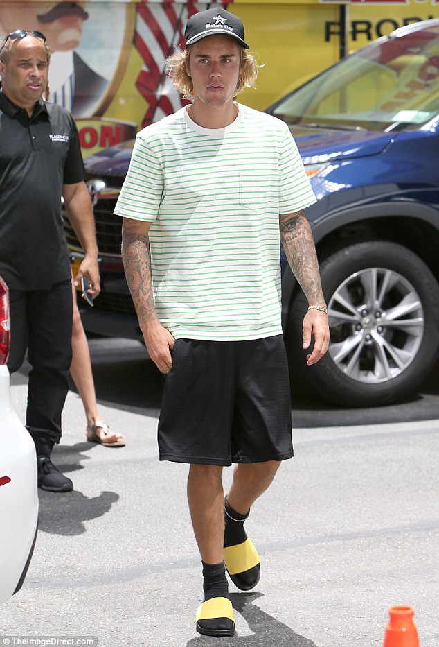 τι είπε η Hailey Baldwin για το μουστάκι του Justin