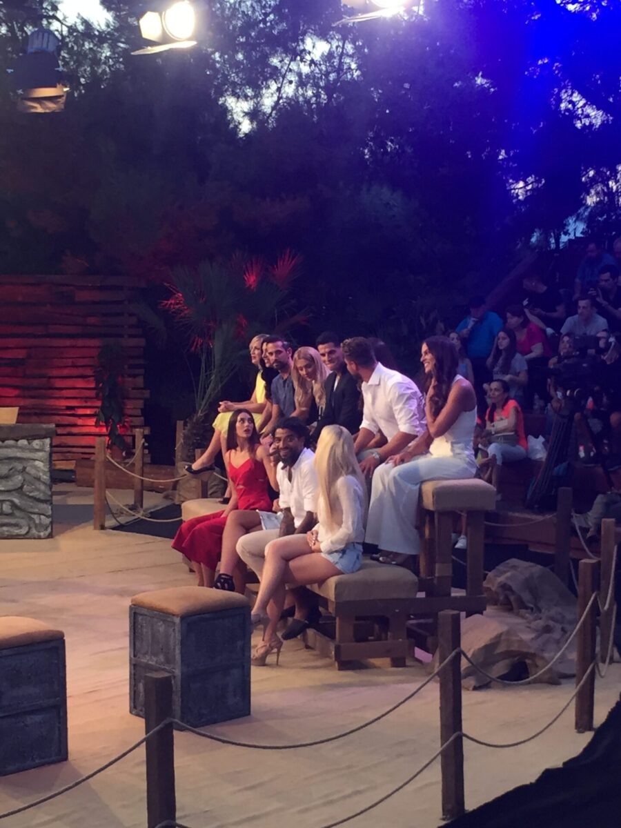 Παίκτες του Survivor 2 στον ημιτελικό του παιχνιδιού.