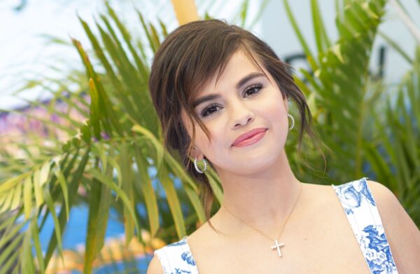 Η Selena Gomez έκανε άλλη μια σπάνια εμφάνιση! Πήγε σε πρεμιέρα για πρώτη φορά μετά από 2+ χρόνια