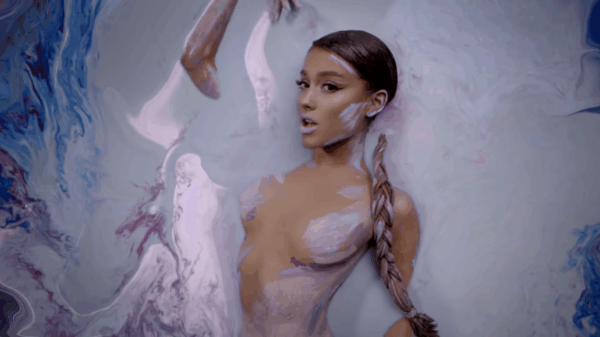 Δες ποια σκηνή από το video clip της Ariana Grande “God is a Woman” είναι ΙΔΙΑ με καμπάνια του Gaultier από το 1993!