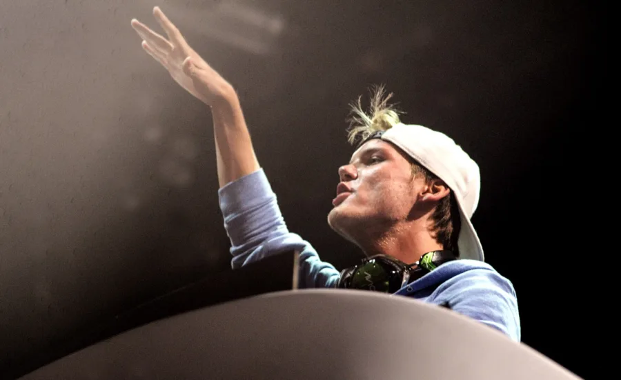 σημαία προς τιμήν του Avicii