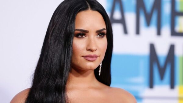 Για ποιο λόγο είναι η Demi Lovato ακόμα στο νοσοκομείο 6 μέρες μετά την εισαγωγή της;
