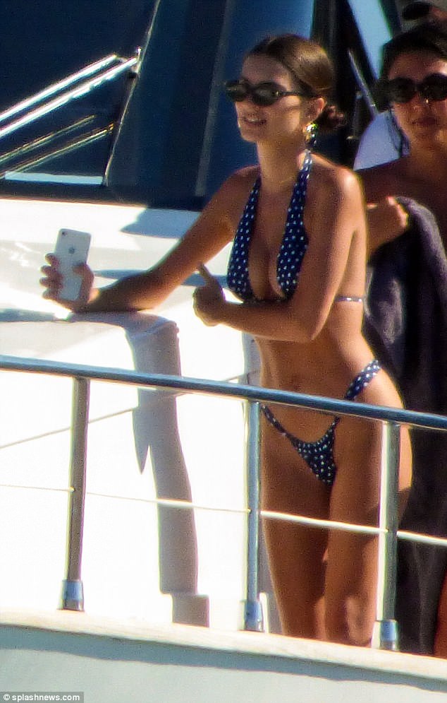 Gigi Hadid και η Emily Ratajkowski