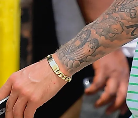 Justin Bieber έχει ακόμα το τατουάζ με τη Selena