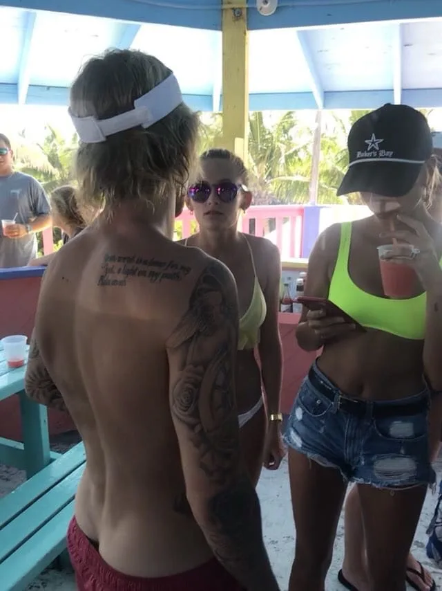 Justin Bieber και η Hailey Baldwin αρραβωνιάστηκαν