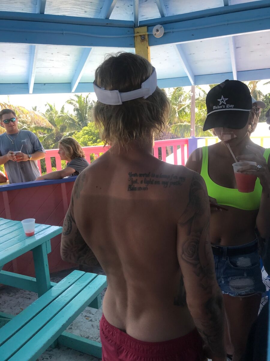 Justin Bieber και η Hailey Baldwin αρραβωνιάστηκαν