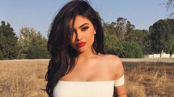 Είναι γεγονός: Η Kylie Jenner έβγαλε τα fillers από τα χείλη της! Δες το φυσικό της look