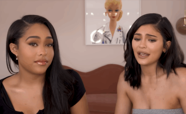 Η Kylie Jenner μιλά για τις αλλαγές στο σώμα της μετά την εγκυμοσύνη: “Τα οπίσθια και τα μπούτια μου είναι μεγαλύτερα. Το στήθος μου…”